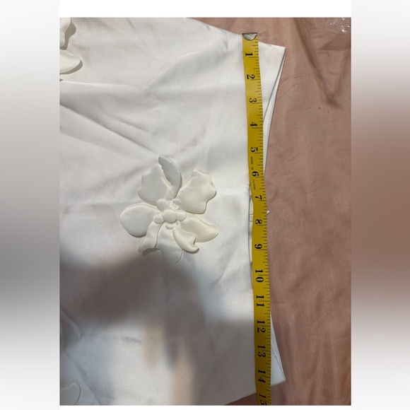 White Floral Appliqué Crop Top and Midi Skirt Set - Picture 8 of 9